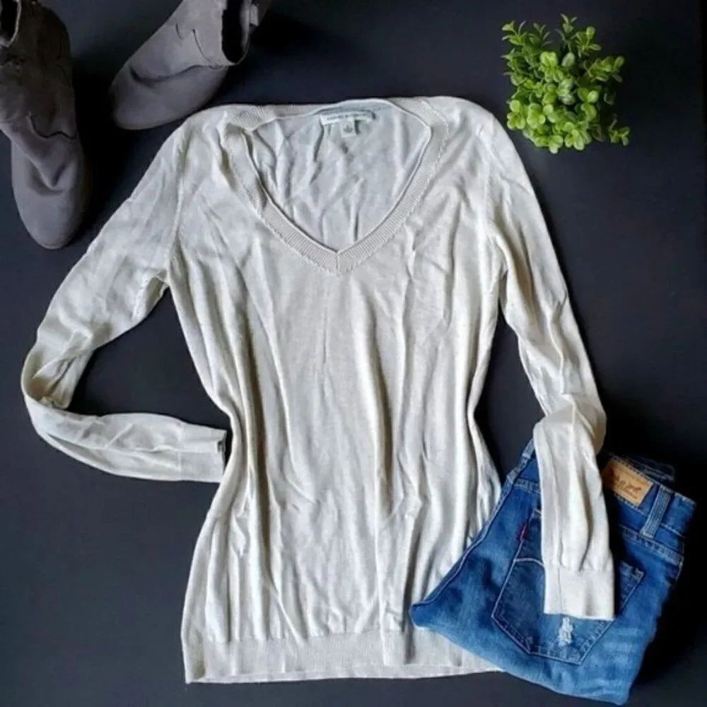 💍Banana Republic Lightweight Cream Sweater